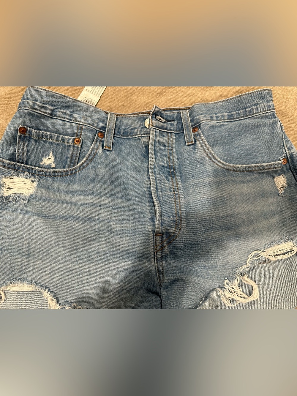 Levi High Rise Distressed Short 30 - Picture 3 of 7